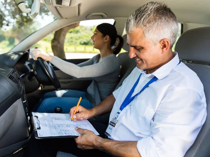 Auf der Überholspur in die Unabhängigkeit: Ein umfassender Überblick über den Erwerb Ihres Führerscheins