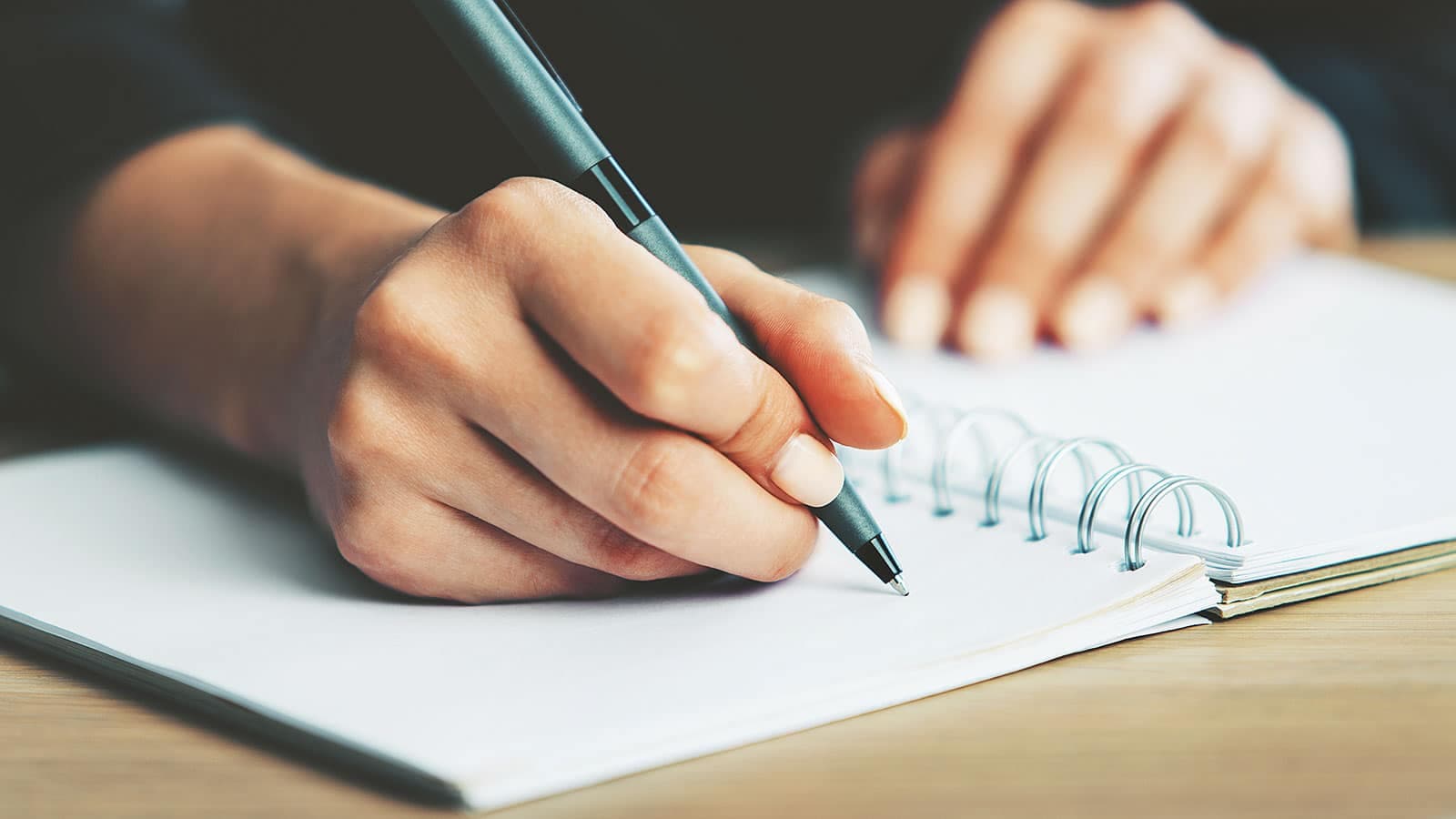 Stelle einen fiktiven Akademische ghostwriter ein