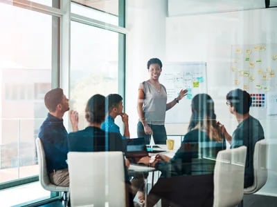 Maximieren Sie Ihre Reichweite: Entfesseln Sie die Macht der Werbung mit unserer Agentur