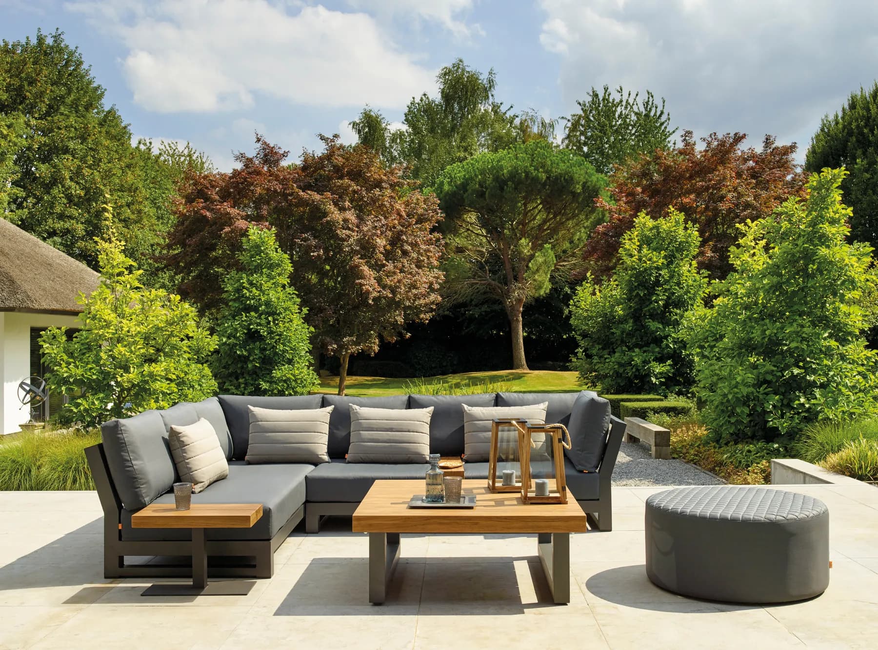 Outdoor-Sofas und Sessel: Gemütlichkeit im Garten genießen