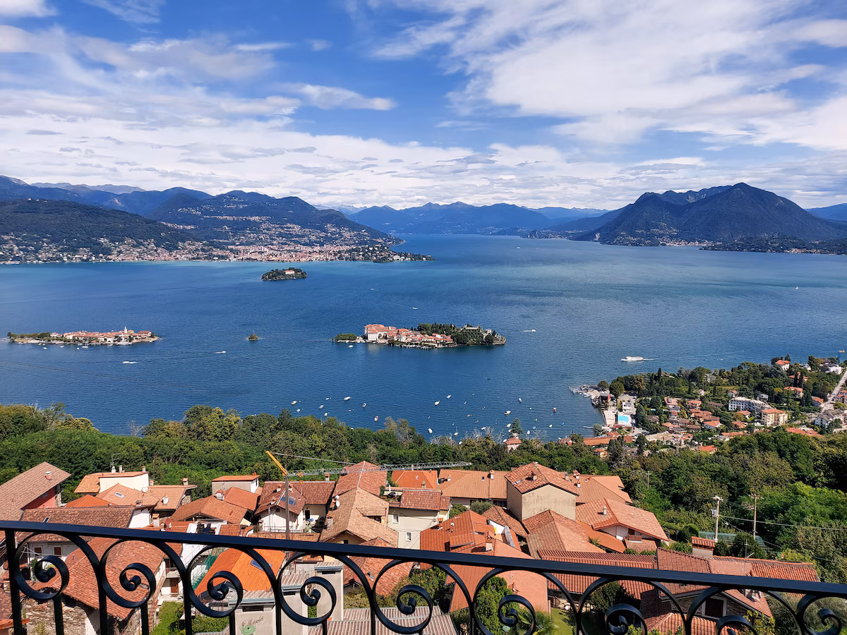 Die Strandpromenade von Cannobio lädt zum Flanieren ein