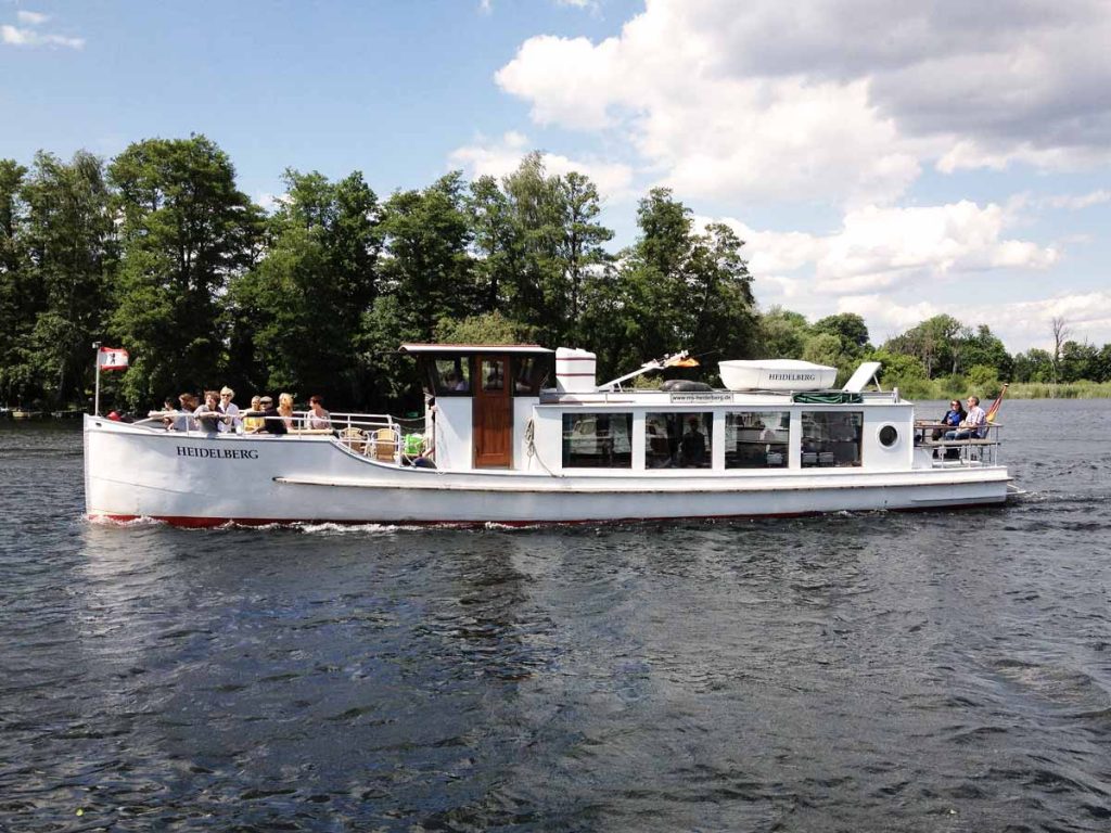 Boot Mieten: Entdecken Sie versteckte Buchten und paradiesische Strände