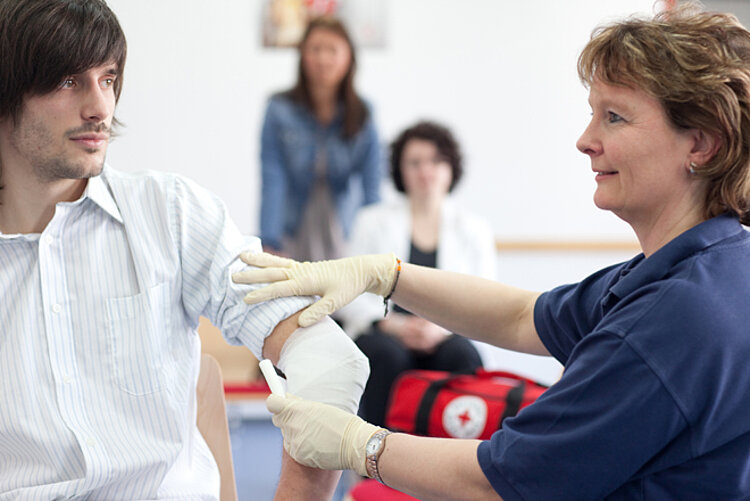 Die Vorteile einer Inhouse-Ersthelferschulung für Ihr Unternehmen