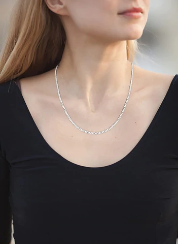 WIE MAN EINE STERLINGSILBERKETTE STYLIERT