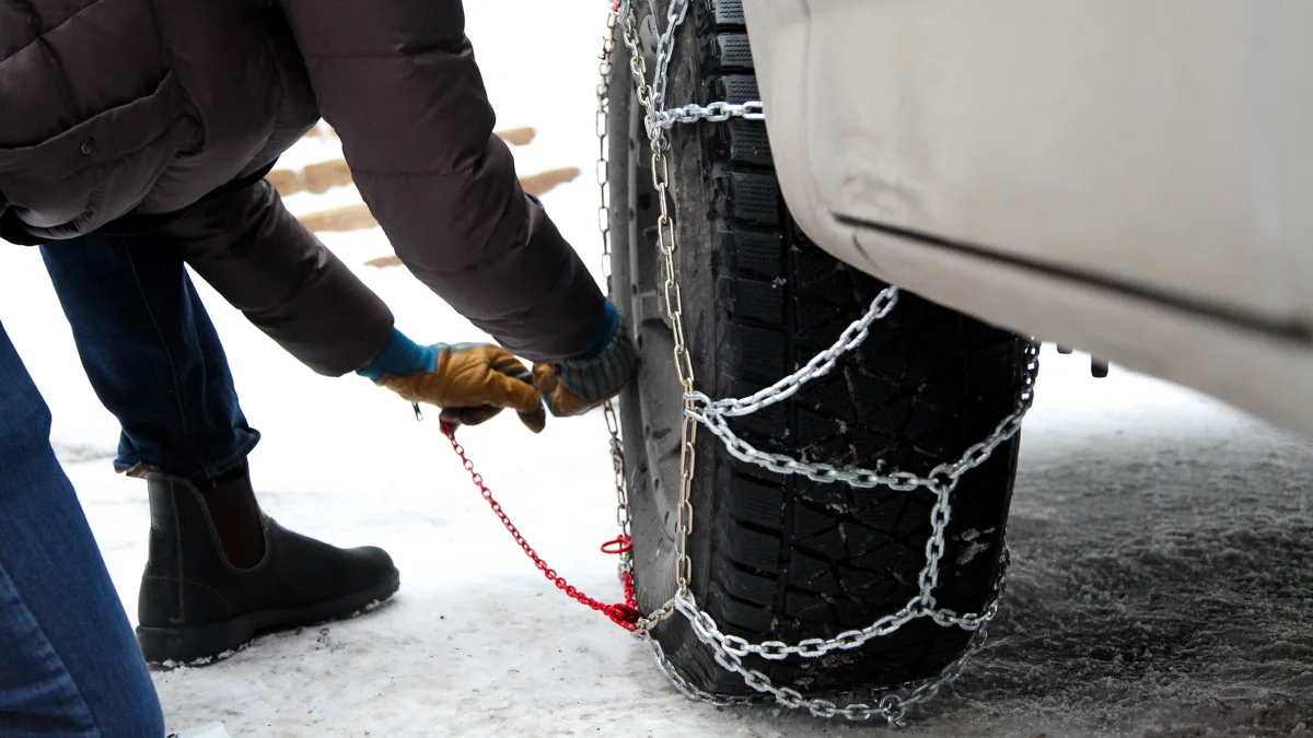 Schneeketten für LKW: Wie Sie die richtige Passform und den besten Felgenschutz finden