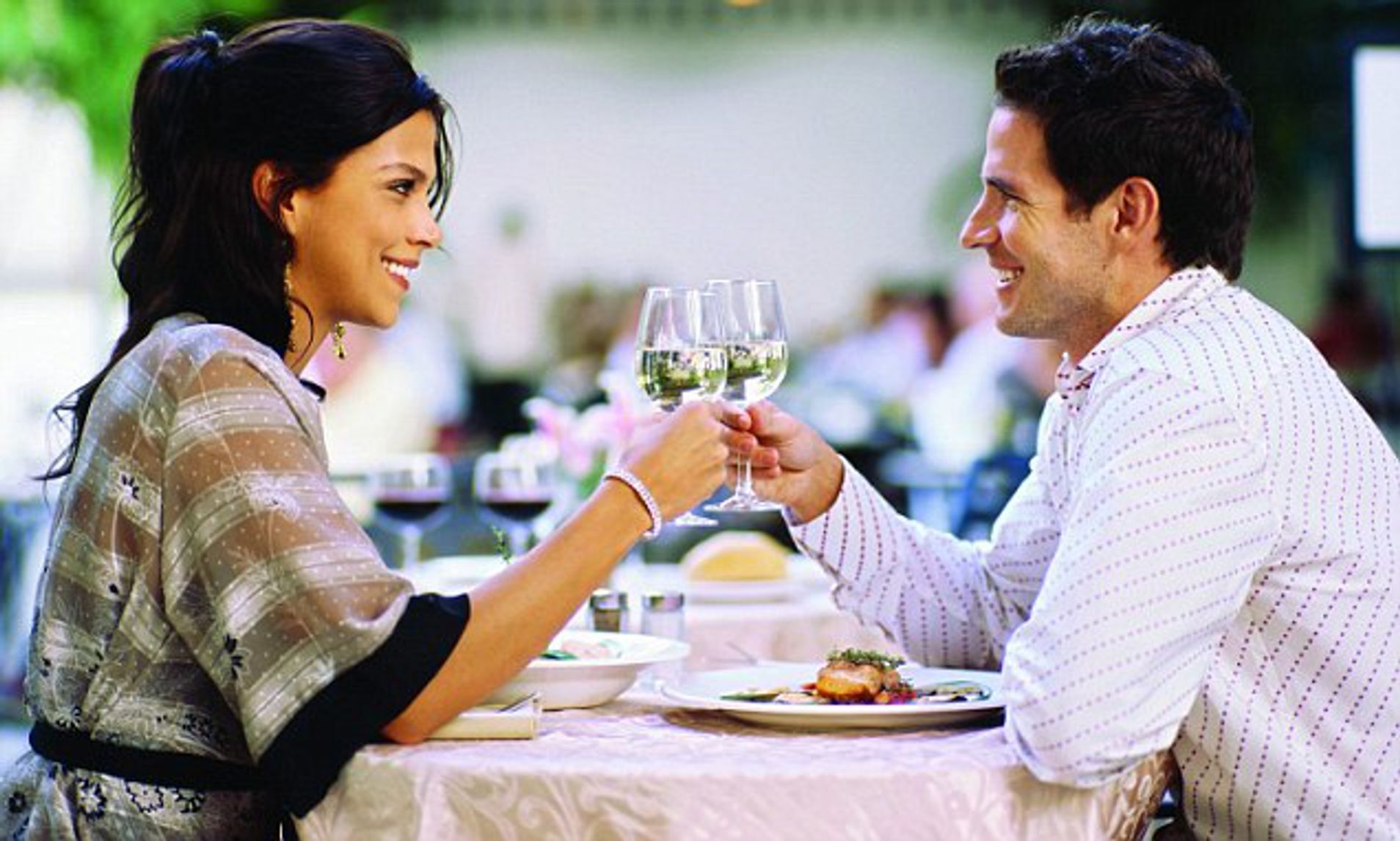 Whispers of Romance: Treten Sie der Enchanted Dating Agency für ein glückliches Lebensende bei